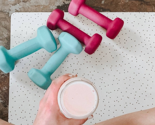 Photo of smoothie and colourful dumbbells